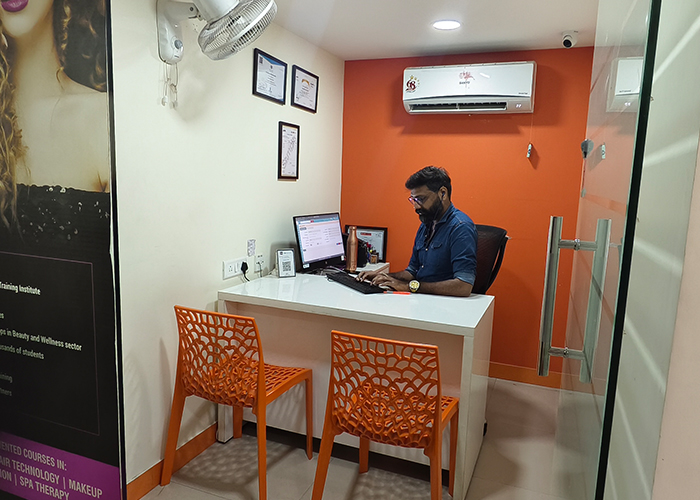 Front office reception area of VLCC School of Beauty Chromepet with staff at the
                     desk.