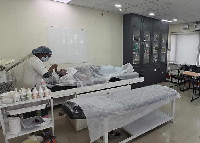 Complete salon training setup at VLCC Chromepet, featuring hair dryers, chairs, and
                     mirrors.